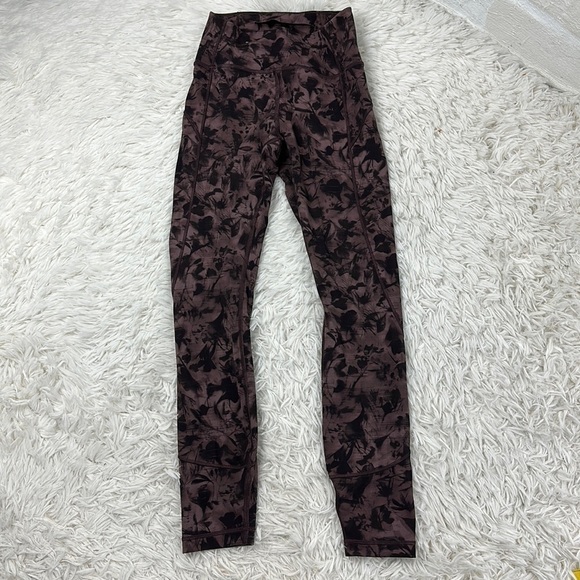 Lululemon In Movement Tight 25" *Everlux Mini Dusk Floral Antique Bark Black - Picture 1 of 6